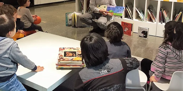 La biblioteca millorarà les zones infantil i de premsa diària durant aquesta tardor