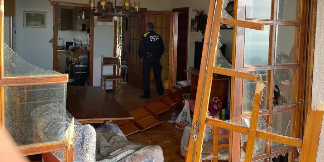 Un home de 96 anys, ferit en l’explosió d’una bombona de butà en una casa del Farell