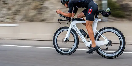El pinedenc Guillem Rojas es prepara pel Campionat d'Espanya d'Ironmann 70.3, després de participar a l'Ironman Barcelona