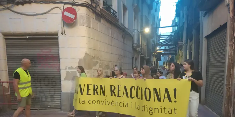 Més de 200 persones demanen polítiques socials a l’Ajuntament per combatre la inseguretat