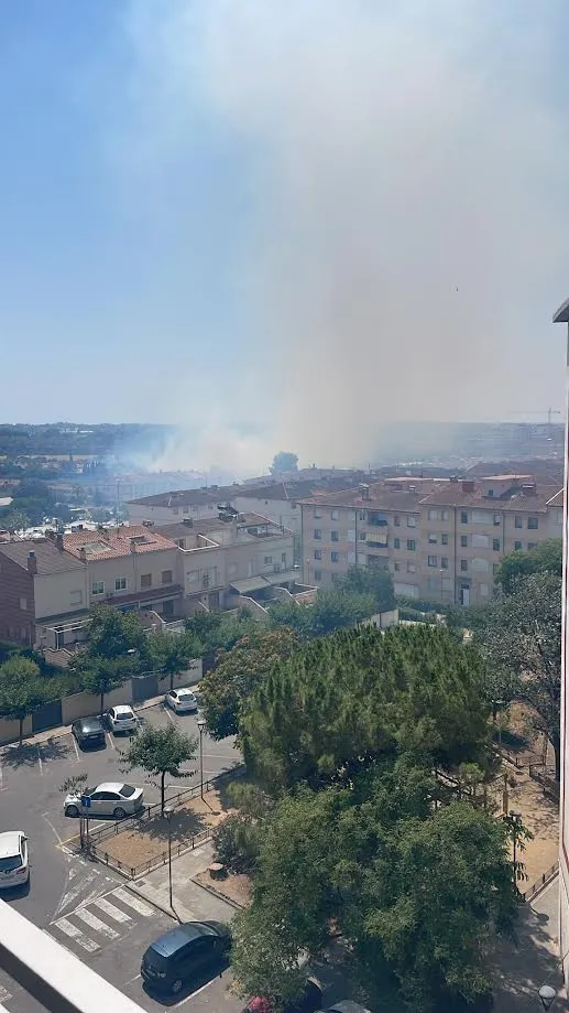 ÚLTIMA HORA: Estabilitzat l'incendi de vegetació del carrer Francesc Gumà Ferran