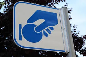 Cambrils posa avui en marxa l’horari pre-estival de les zones d’estacionament blaves i taronges