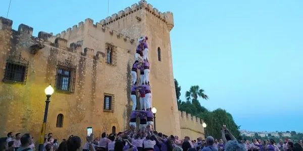 Els Castellers d’Altafulla descarreguen tres castells de 7 a Ferran