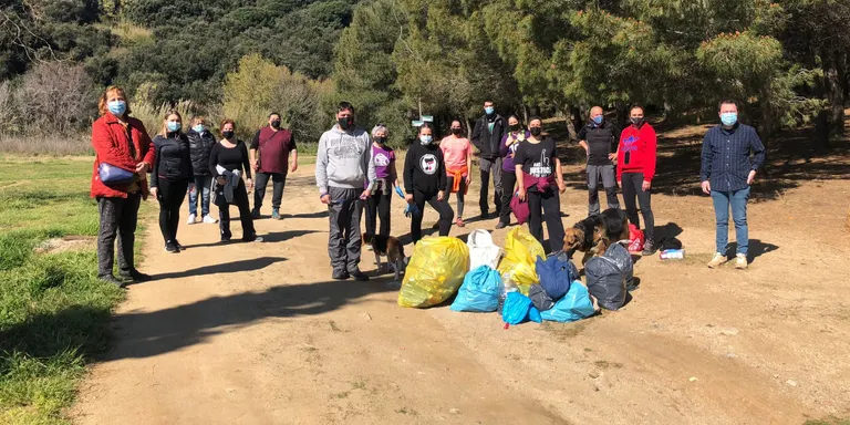 ERC-JxP commemora el Dia Internacional dels Boscos amb una neteja de deixalles a Can Martorell