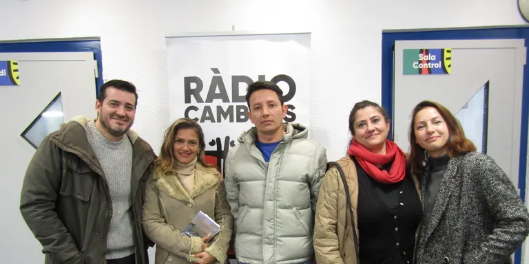 Persones nouvingudes que volen aprendre català realitzen reunions comunitàries