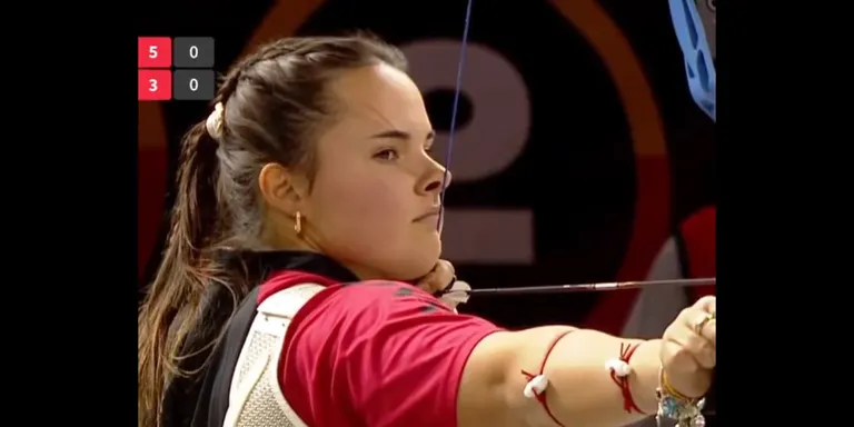 Èlia Canales es proclama subcampiona de la Copa del Món de tir amb arc indoor