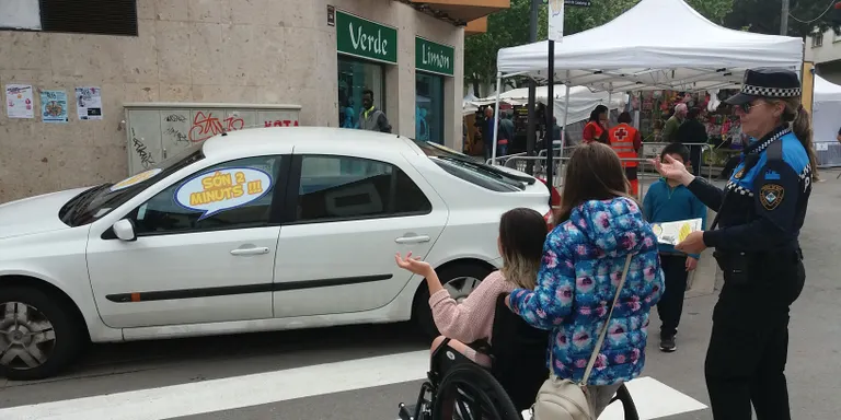 La Policia Local fa foment del civisme amb la campanya "Són dos minuts", els kids per a gossos i els dibuixos del concurs