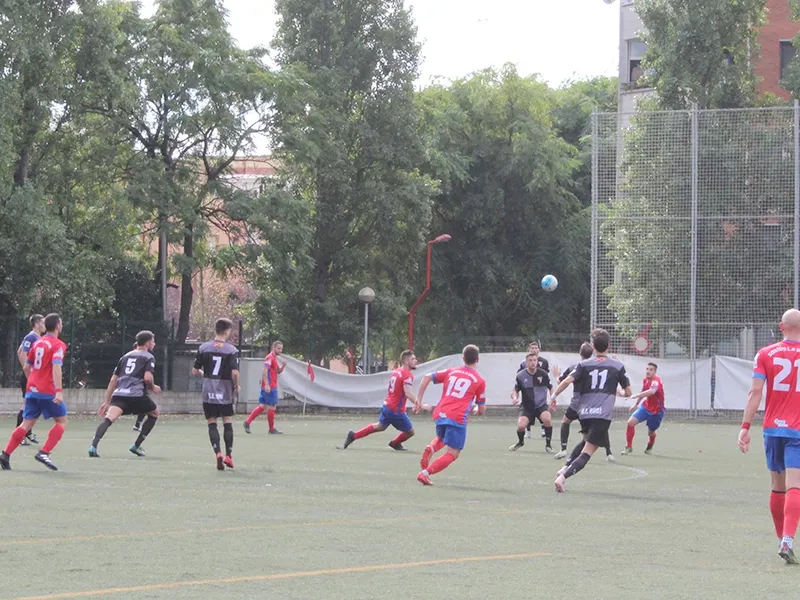 Les dimensions reduïdes del camp feien que la concentració de jugadors fos enorme