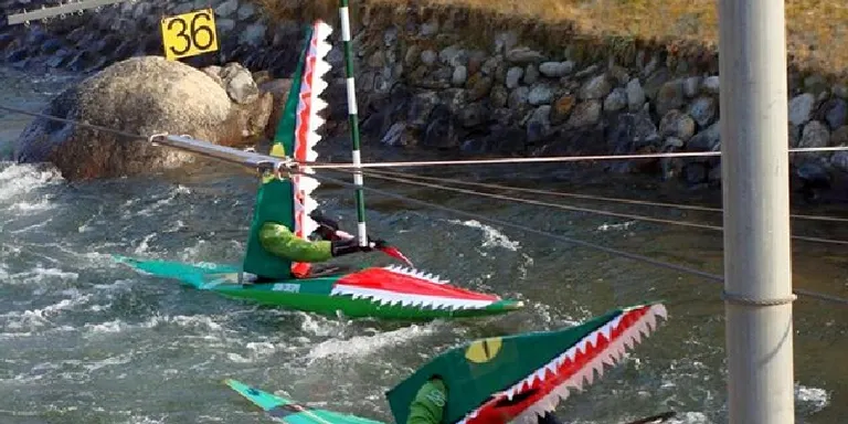 El Cadí CK acomiada l'any baixant pel canal d'aigües braves