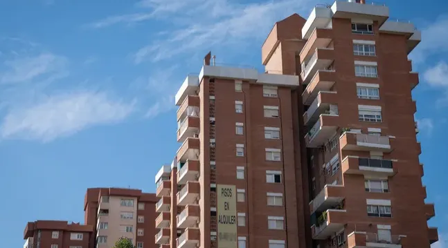 El Departament de Territori compra al BBVA 24 habitatges al Vallès Oriental