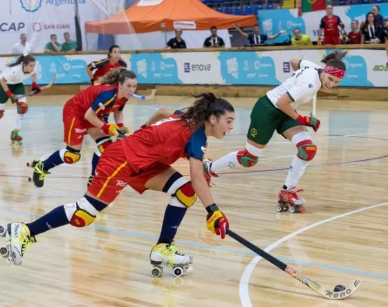 La selecció espanyola femenina d’hoquei patins, amb la calderina Laura Puigdueta, guanya els dos primers partits dels World Roller Games