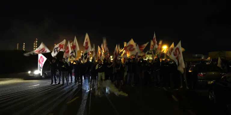 La manifestació dels treballadors de Repsol provoca llargues retencions de trànsit