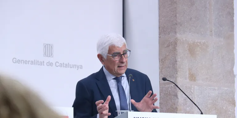 Salut recomana que les persones de qualsevol edat es vacunin i diu que s’han resolt els problemes per demanar cita