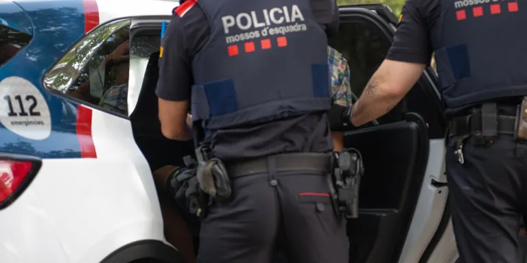 Detinguts tres homes que van robar un rellotge de 40.000 euros a un turista a punta de ganivet a Lloret de Mar