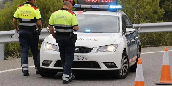 Mor el conductor d'un turisme en xocar amb una grua a l'AP-7