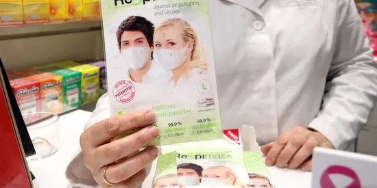 Les farmàcies de Pineda han esgotat les mascaretes i fins i tot hi ha llista d'espera per a poder-ne comprar