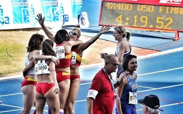 Maria José Carabante es proclama campiona del món Màster W50 en els relleus 4x400