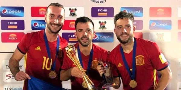 Llorenç Gómez, Adrián Frutos i Eduard Suárez, campions de la Copa Lagos amb 'La Roja'