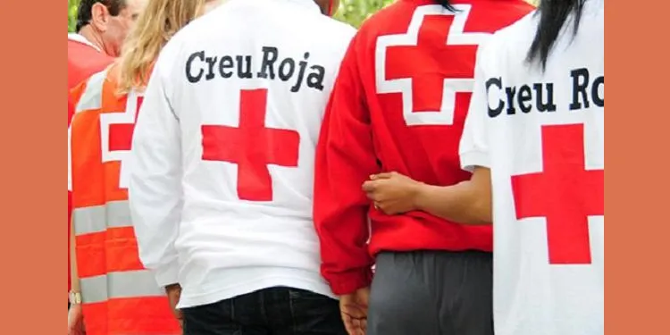 Creu Roja surt als carrers de Tarragona per atendre persones sense sostre davant l'onada de calor