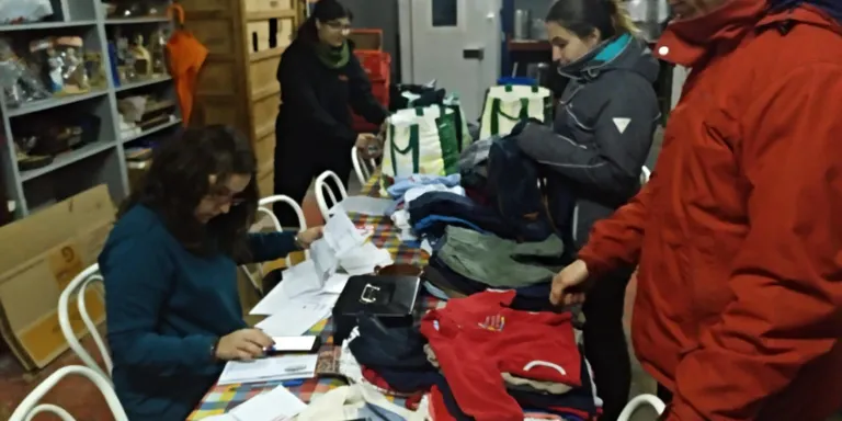 Pineda pel Sàhara fa l'enviament d'11 caixes als campaments de refugiats sahrauís