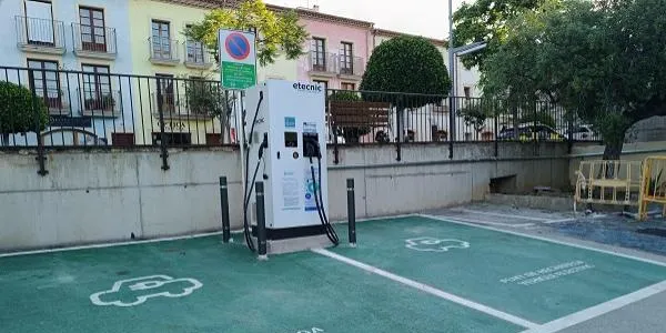 Altafulla estrena el primer punt de recàrrega de vehicles elèctrics