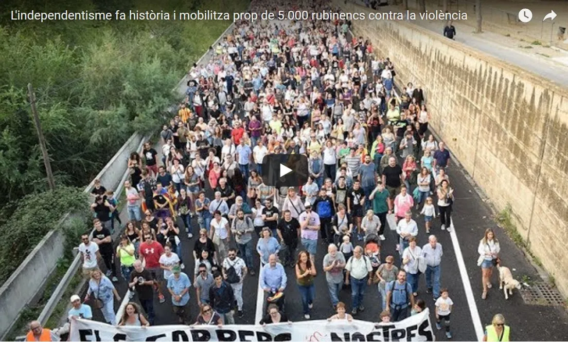 Prop de 5.000 rubinencs es mobilitzen contra la repressió policial de l'1-O
