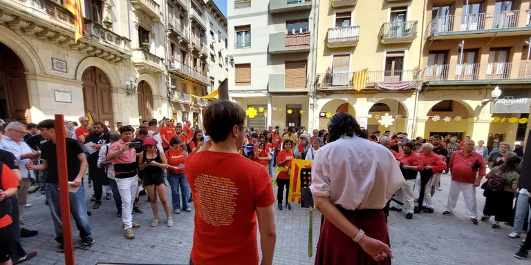 Valls dona la benvinguda a la flama del Correllengua Agermanat