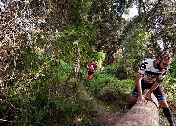 Un grup de pinedencs s'atreveixen amb la Ultramarató del Montnegre-Corredor