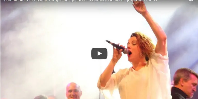 L'amfiteatre del Castell s'omple del gospel de l'Obrador Coral i el grup Tons i sons