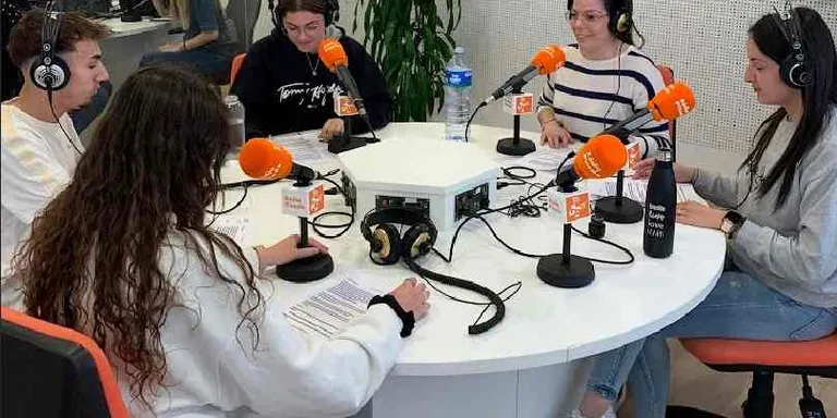 El conte sobre l'atac del pirata Dragut a Pineda explicat pels alumnes de l'Institut Joan Coromines