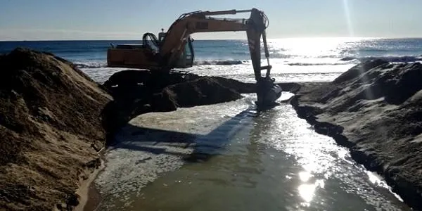 L’Ajuntament d’Altafulla neteja el canal de la rasa per evitar inundacions en cas de pluges