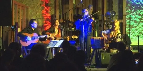 Un centenar de persones celebren el 9è aniversari de l’Altafujazz al ritme de la música balcànica