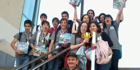 Un equip d'estudiants de l'Institut Joan Brudieu, a la fase estatal de la First Lego League