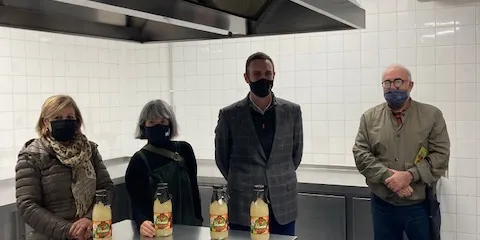 La cuina de l'antic Col·legi del Carme es converteix en l'obrador del brou termal del Mercat de Nadal