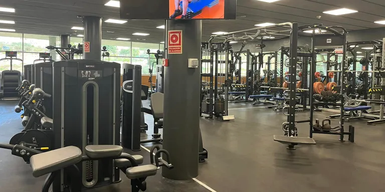 El Club Natació inaugura un gimnàs renovat