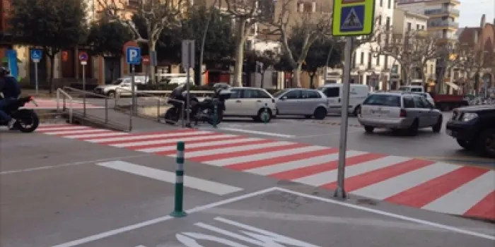 Milloren la seguretat en el pas de vianants de la Riera, just davant de les Galeries