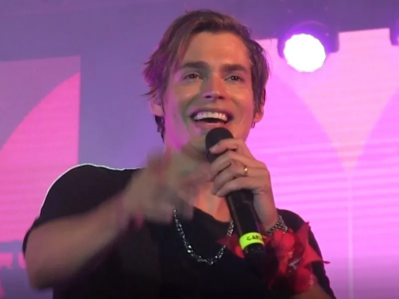 Carlos Baute en un moment del concert de Rubí