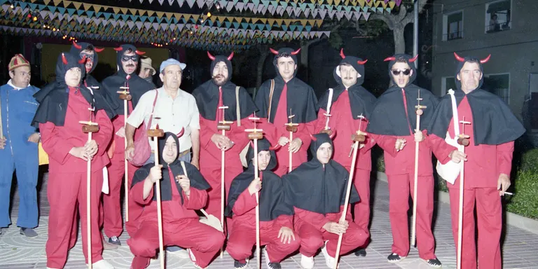 Els aparadors de l’Eixample es guarneixen amb fotos històriques per celebrar les festes del barri