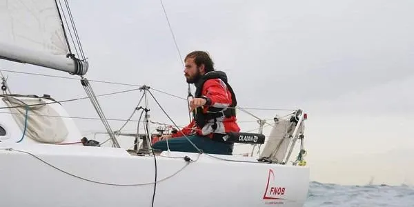 El regatista del CN Creixell, Marc Claramunt, en plena preparació per a la Mini Transat 2021