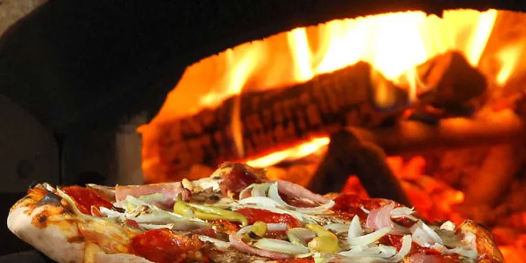 Taller de pizzes a la Residència Mas Vell