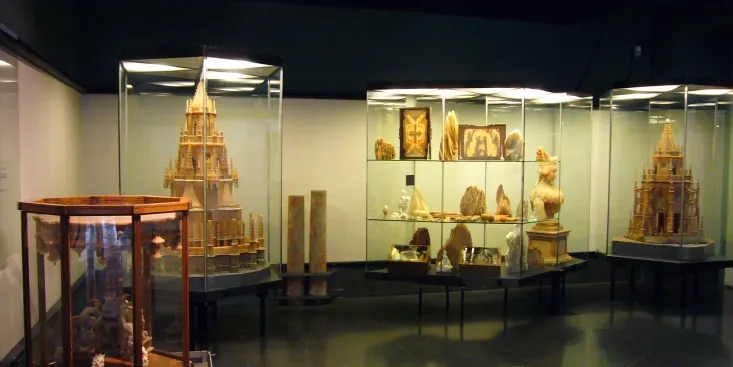 Unes fotografies del Museu de Solsona de fa 70 anys, en una exposició al CCCB de Barcelona
