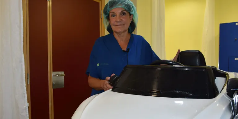 L'Hospital de Calella incorpora un segon cotxe teledirigit perquè els infants entrin a quiròfan