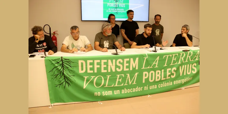 Criden a manifestar-se diumenge a Lleida contra els macroprojectes energètics i en defensa de la "vida rural"