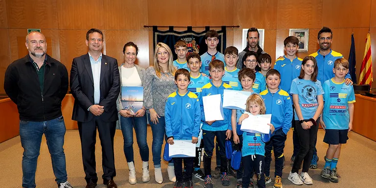 El Club Esportiu Esquirols rep l’homenatge de l’Ajuntament de Cambrils