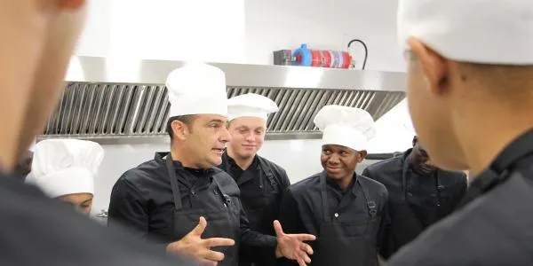 ATECA promou la realització de les pràctiques de tots els alumnes del PFI d’Hostaleria en establiments locals