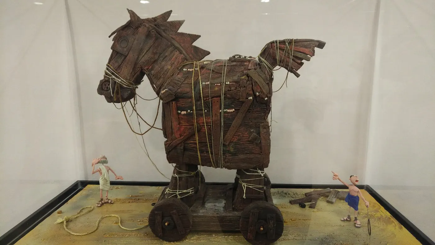 Darrers dies per visitar la mostra ’Plastihistòria de la humanitat’ al Centre Cultural de Cambrils