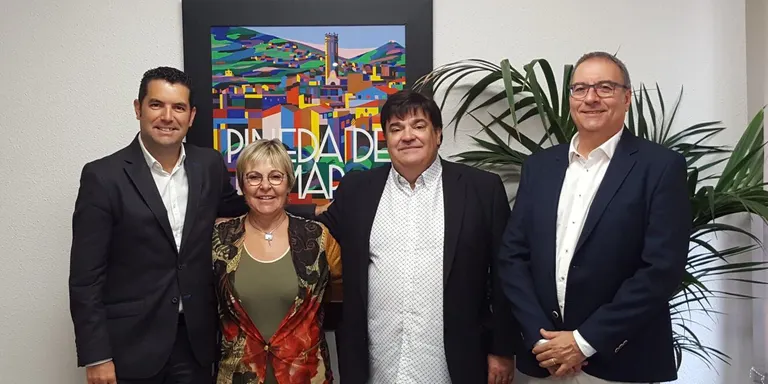 Conveni per fomentar a Pineda la formació professional dual i crear ocupació al sector de transport de viatgers