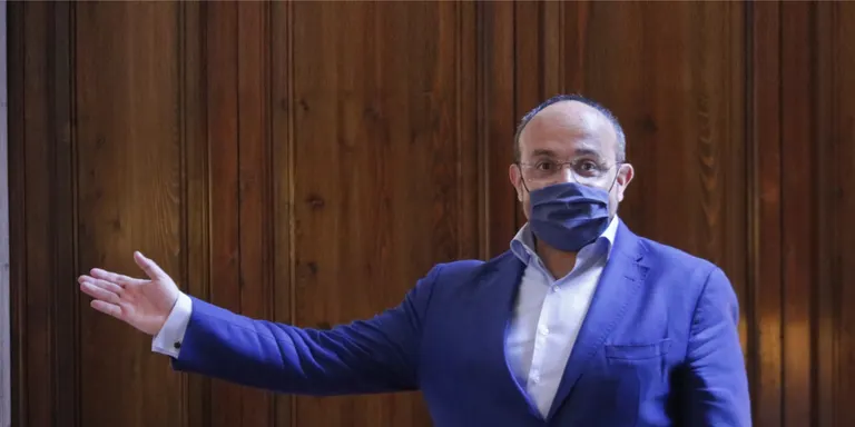 Alejandro Fernández insta Casado a prendre "decisions dràstiques" i donar veu a la militància