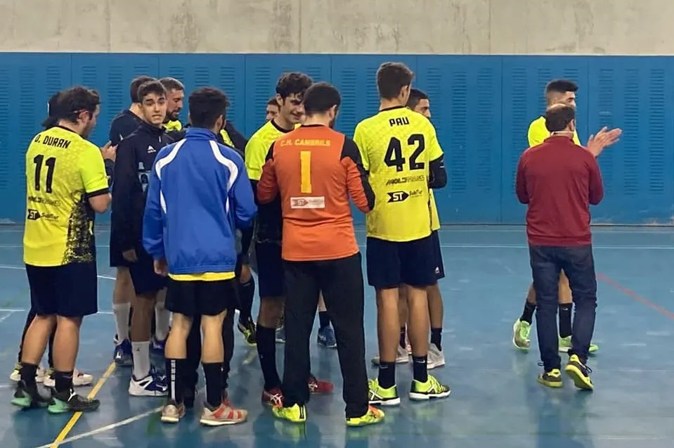 El Club Handbol Cambrils guanya l’HC Tarragona i es consolida en el liderat