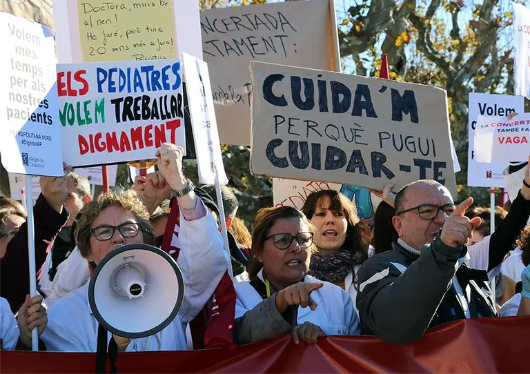 Els metges inicien una vaga indefinida per reclamar millores laborals i assistencials